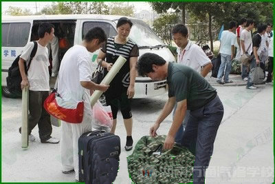 欢送我院学子赴广州就业