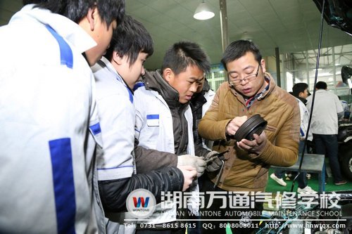 在老师的细心指导下，新生学子收获了学习成果