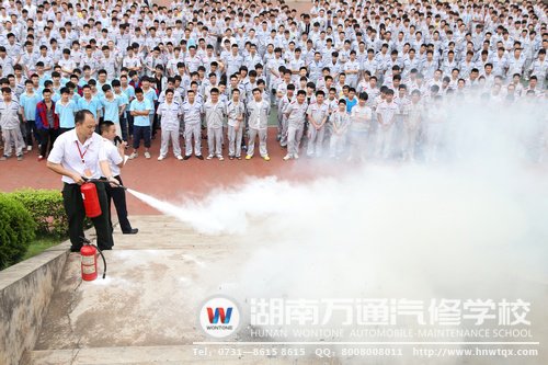 湖南万通：学校组织消防演练，提高学生消防意识